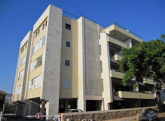 הבניין ברח' ה' באייר 9 הרצליה- { בוצע ע"י חברת עליר אופק בע"מ}. הבניין ברח' ה' באייר 9 הרצליה- { בוצע ע"י חברת עליר אופק בע"מ}.